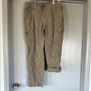 Kuhl Women’s Sz 14 Short beige Hiking Capri Cargo Pants Roll Tab Bermuda Pockets